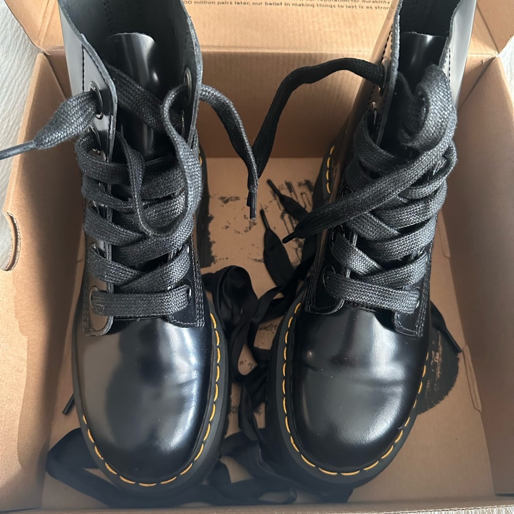 Dr. Martens Molly Boot